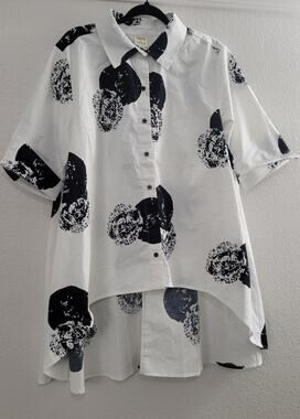 Truth + Style Women's LP White Black Abstract Print High Low Button Front Shirt